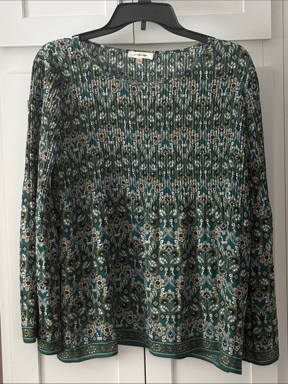 Max Studio Green Floral Smocked Long-Sleeve Top